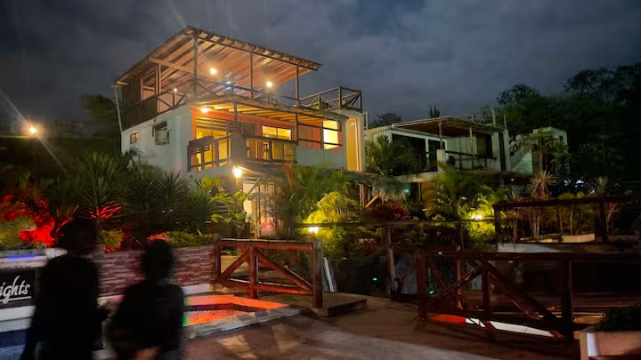 Terraza con vista al océano Pacífico en The Heights Montañita
